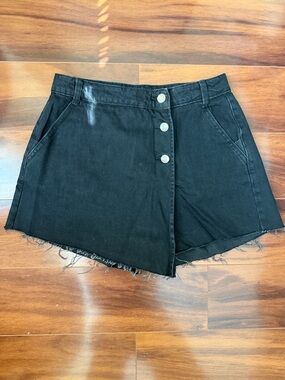 Zara Black Button-Front Denim Skort with Frayed Hem